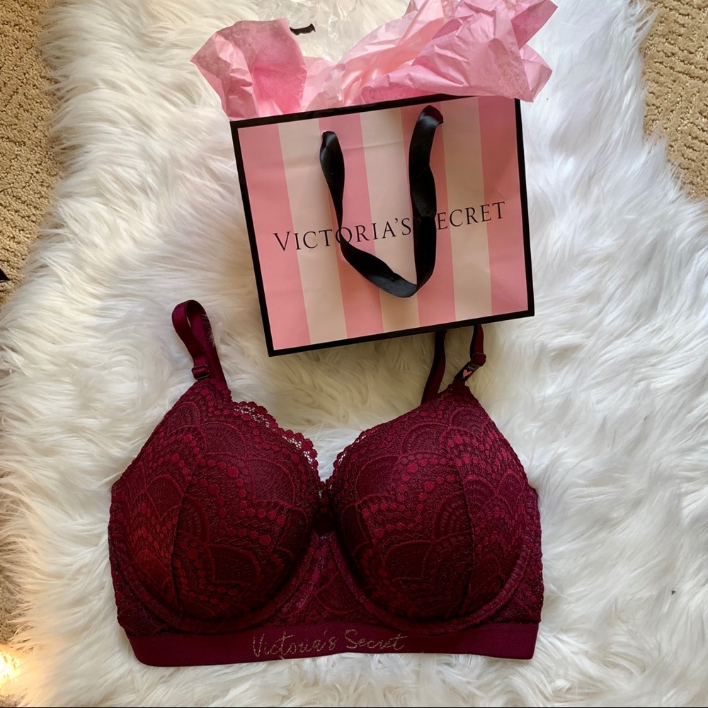 🎀Victoria’s Secret logo and lace bra🎀FREE COUPON